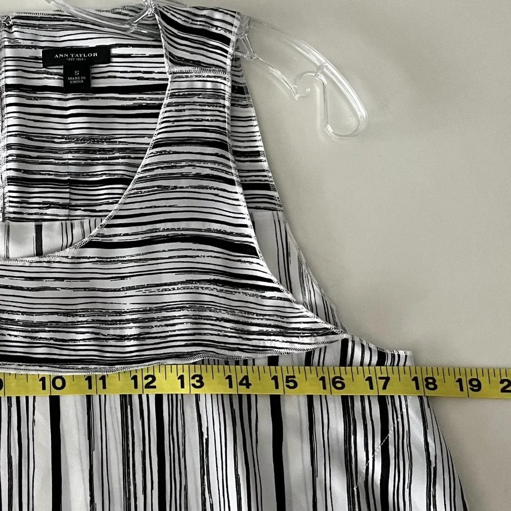 Ann Taylor black & white sleeveless asymmetrical blouse shirt top sz S